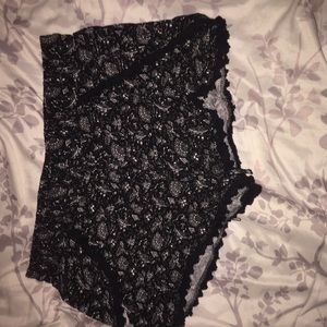 Aeropostale Black & White shorts